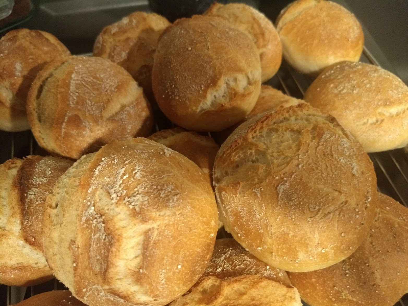 Rezept — Dinkel-Vollkornbrötchen — Brotmeierei